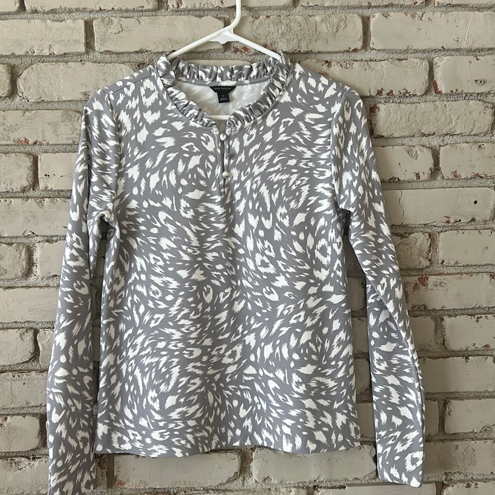 Ann Taylor XS ruffle split neck blouse